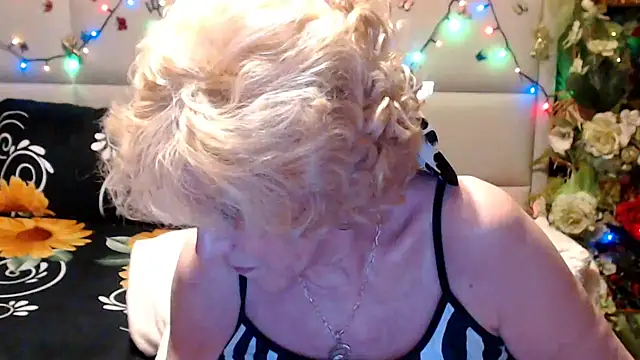HappyWomanOn online show from May 2026 09:19:01 PM