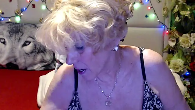 HappyWomanOn online show from May 2026 07:22:01 PM