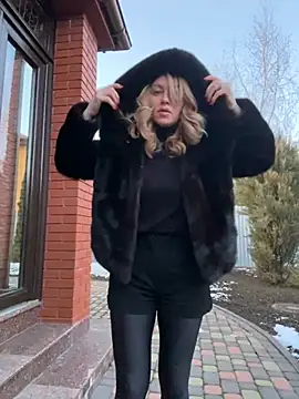 Amazoniiaa online show from February 2025 03:00:01 PM