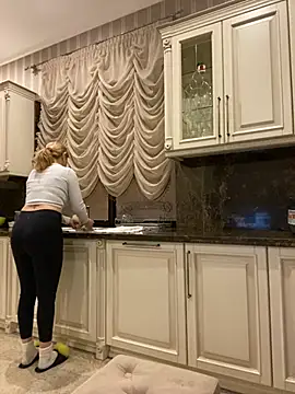 Amazoniiaa online show from February 2025 07:16:01 PM