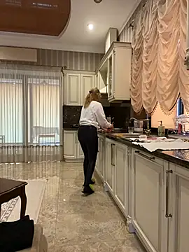 Amazoniiaa online show from March 2025 01:09:01 PM