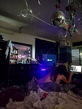 Snapshot of Hotredheadandtoungelasher chatting on December 2025 06:01:02 PM Hotredheadandtoungelasher online show from December 2025 06:01:02 PM