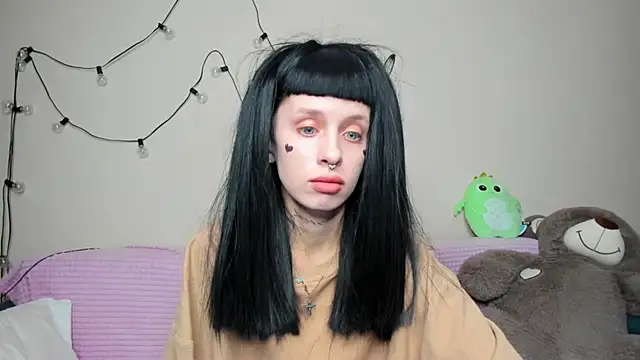 Snapshot of FlowerOfSin2001 chatting on September 2025 04:30:01 PM FlowerOfSin2001 online show from September 2025 04:30:01 PM