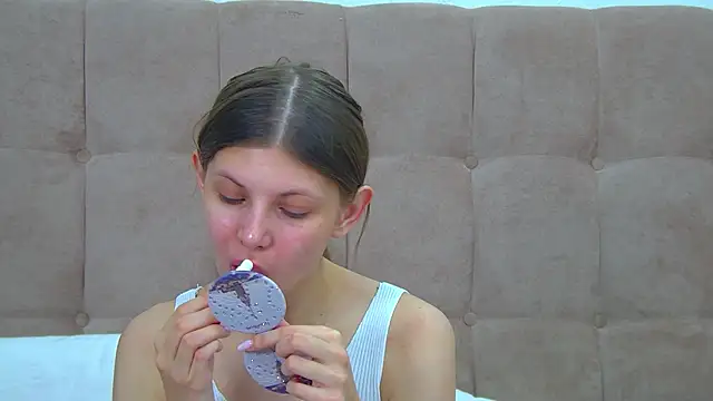 Snapshot of AudreyBarlow chatting on February 2026 06:28:02 AM AudreyBarlow online show from February 2026 06:28:02 AM