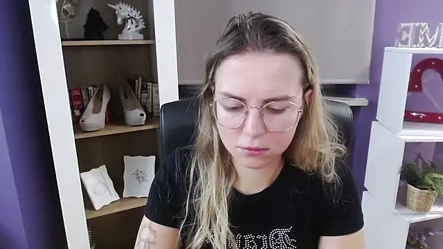 Zoey Erotic online show from October 2025 04:18:02 AM