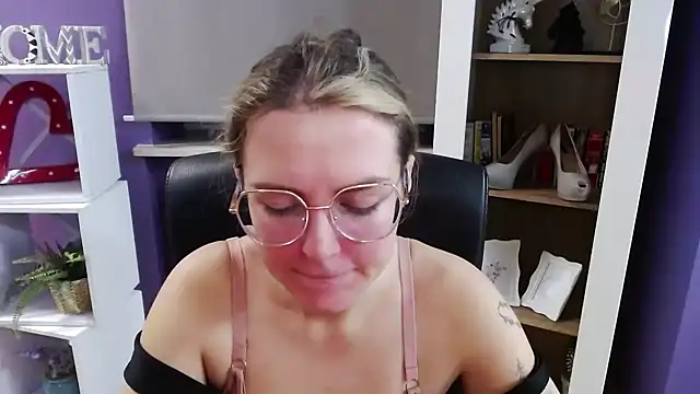 Zoey Erotic online show from November 2025 05:28:02 AM