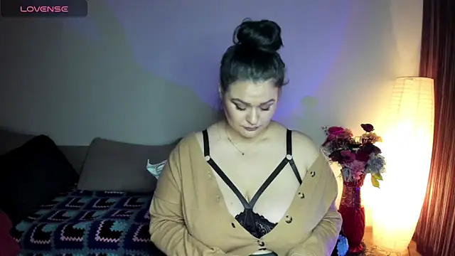 Snapshot of Laura_sinner chatting on March 2025 11:57:02 PM Laura sinner online show from March 2025 11:57:02 PM