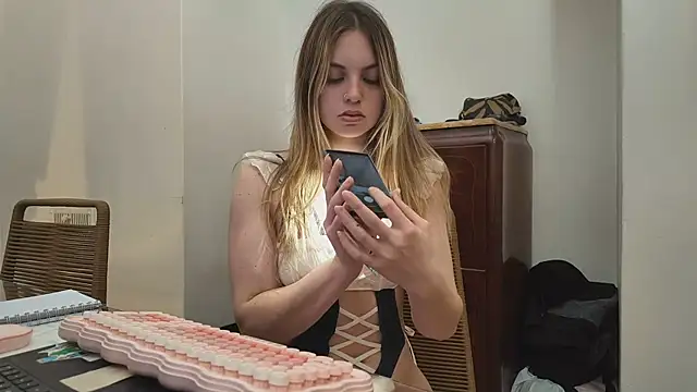 Elnonoykeila77 online show from June 2026 04:10:02 AM