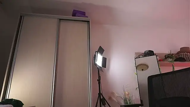 Snapshot of Amaliamour chatting on February 2025 03:21:01 AM Amaliamour online show from February 2025 03:21:01 AM