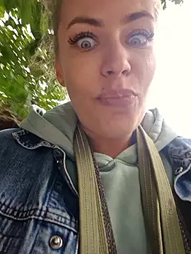 Keli Jessi online show from September 2025 12:31:02 PM