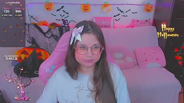 Lolisuccub online show from November 2025 04:52:01 PM