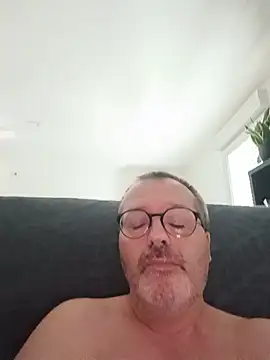 Snapshot of mike9473 chatting on July 2026 04:31:02 PM mike9473 online show from July 2026 04:31:02 PM