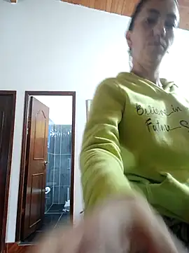 LunaZambrano online show from April 2026 02:37:01 PM