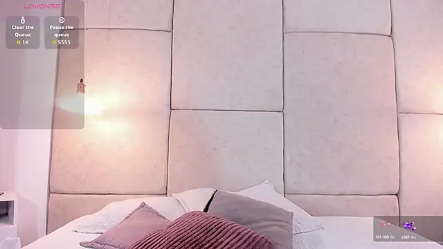 aisha vs online show from December 2025 12:47:02 PM