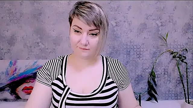 Djullia online show from November 2025 05:07:01 AM