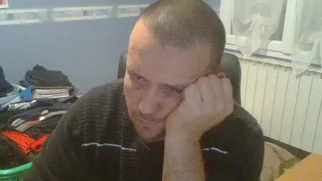 manubm03 online show from December 2025 05:30:01 PM