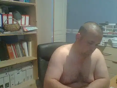 manubm03 online show from May 2026 05:12:01 AM