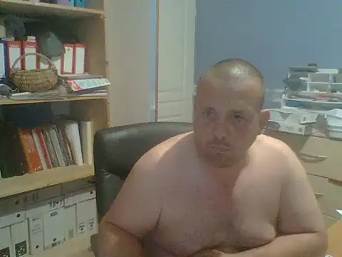 manubm03 online show from May 2026 07:35:02 AM