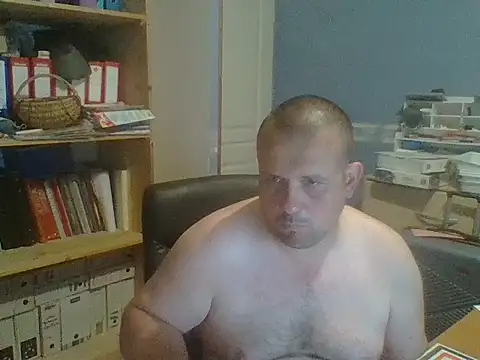 manubm03 online show from May 2026 10:33:01 AM