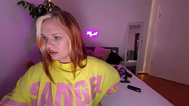 AnjaAmelia online show from September 2025 07:02:02 PM