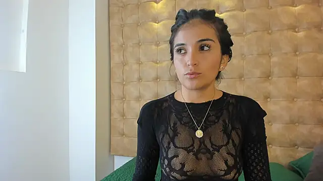 violet giraldo online show from May 2026 07:45:01 PM