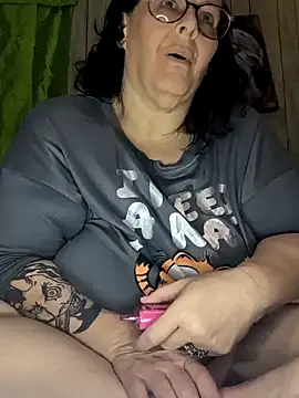 Snapshot of davisdesires@xh chatting on December 2024 03:28:02 PM davisdesiresxh online show from December 2024 03:28:02 PM