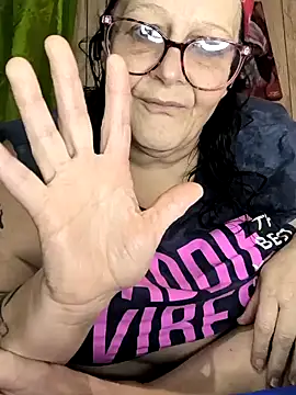 Snapshot of davisdesires@xh chatting on December 2024 02:01:02 PM davisdesiresxh online show from December 2024 02:01:02 PM