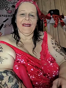 Snapshot of davisdesires@xh chatting on February 2025 02:57:01 PM davisdesiresxh online show from February 2025 02:57:01 PM