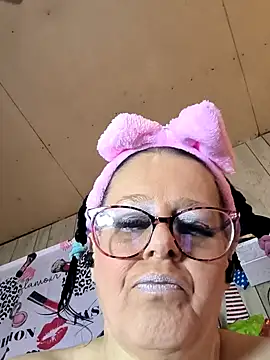 Snapshot of davisdesires@xh chatting on February 2025 04:11:02 PM davisdesiresxh online show from February 2025 04:11:02 PM