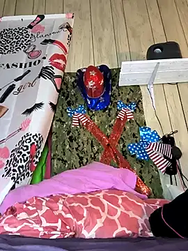 Snapshot of davisdesires@xh chatting on February 2025 04:21:01 PM davisdesiresxh online show from February 2025 04:21:01 PM