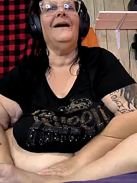 Snapshot of davisdesires@xh chatting on October 2025 02:14:01 PM davisdesiresxh online show from October 2025 02:14:01 PM