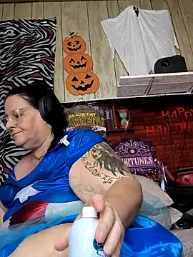 Snapshot of davisdesires@xh chatting on October 2025 02:07:01 PM davisdesiresxh online show from October 2025 02:07:01 PM