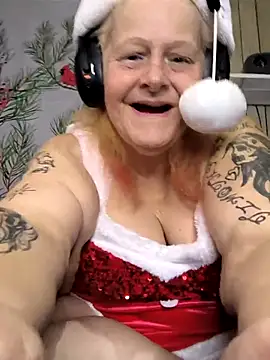 Snapshot of davisdesires@xh chatting on December 2025 06:16:01 PM davisdesiresxh online show from December 2025 06:16:01 PM