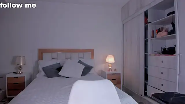 mia hank online show from January 2025 11:43:02 AM