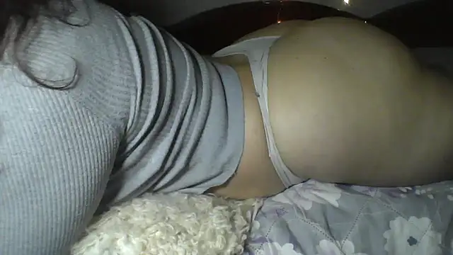 Alma Evelynne online show from April 2026 09:39:01 PM