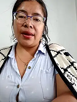 Snapshot of __valentina18 chatting on December 2024 01:17:01 PM valentina18 online show from December 2024 01:17:01 PM