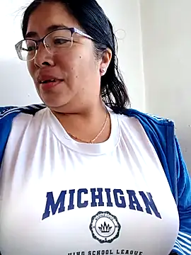 Snapshot of __valentina18 chatting on February 2025 01:11:01 PM valentina18 online show from February 2025 01:11:01 PM