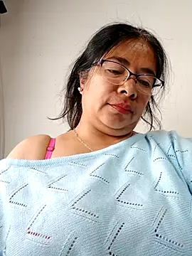 Snapshot of __valentina18 chatting on March 2025 08:32:01 PM valentina18 online show from March 2025 08:32:01 PM