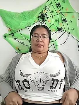 Snapshot of __valentina18 chatting on October 2025 01:09:02 PM valentina18 online show from October 2025 01:09:02 PM