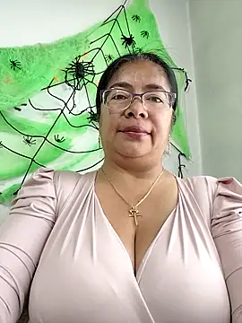 Snapshot of __valentina18 chatting on October 2025 12:59:01 PM valentina18 online show from October 2025 12:59:01 PM