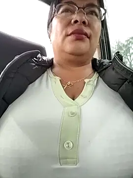 Snapshot of __valentina18 chatting on October 2025 12:28:01 PM valentina18 online show from October 2025 12:28:01 PM