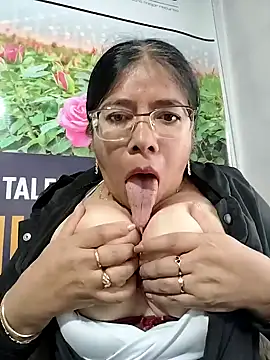   valentina18 online show from May 2026 12:01:01 PM