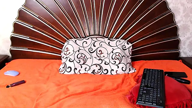 Snapshot of PrettyHairyBlonde chatting on December 2024 07:49:02 AM PrettyHairyBlonde online show from December 2024 07:49:02 AM