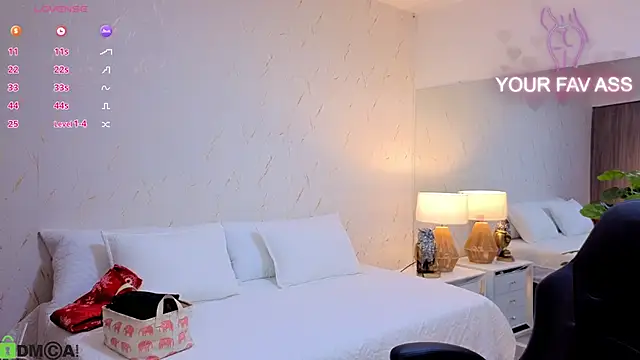 Snapshot of ava_blue chatting on October 2025 08:06:02 PM ava blue online show from October 2025 08:06:02 PM