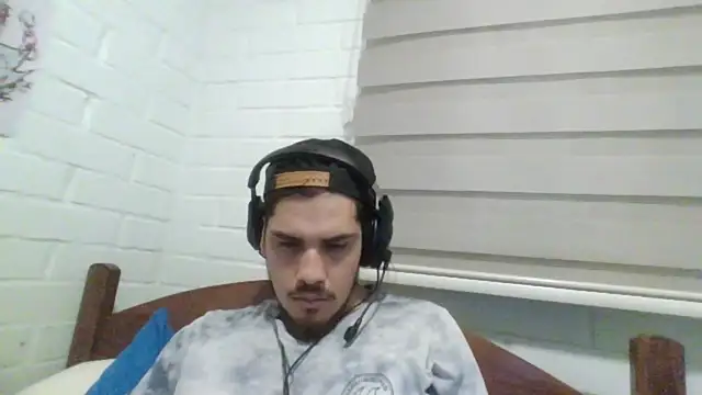 Snapshot of hung_weeb chatting on December 2024 12:28:01 AM hung weeb online show from December 2024 12:28:01 AM