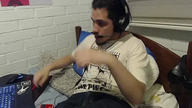 Snapshot of hung_weeb chatting on December 2024 03:43:01 AM hung weeb online show from December 2024 03:43:01 AM