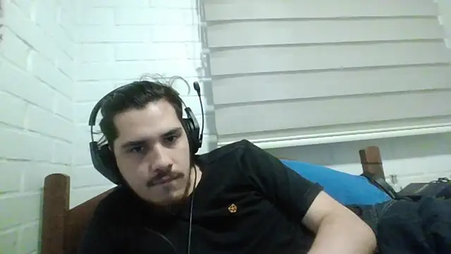 Snapshot of hung_weeb chatting on December 2024 12:20:02 AM hung weeb online show from December 2024 12:20:02 AM