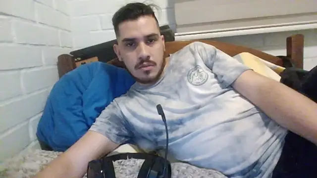 Snapshot of hung_weeb chatting on January 2025 03:41:02 AM hung weeb online show from January 2025 03:41:02 AM