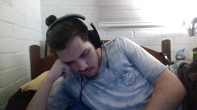 Snapshot of hung_weeb chatting on March 2025 02:49:02 AM hung weeb online show from March 2025 02:49:02 AM