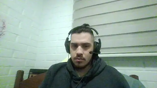 Snapshot of hung_weeb chatting on October 2025 12:40:02 AM hung weeb online show from October 2025 12:40:02 AM